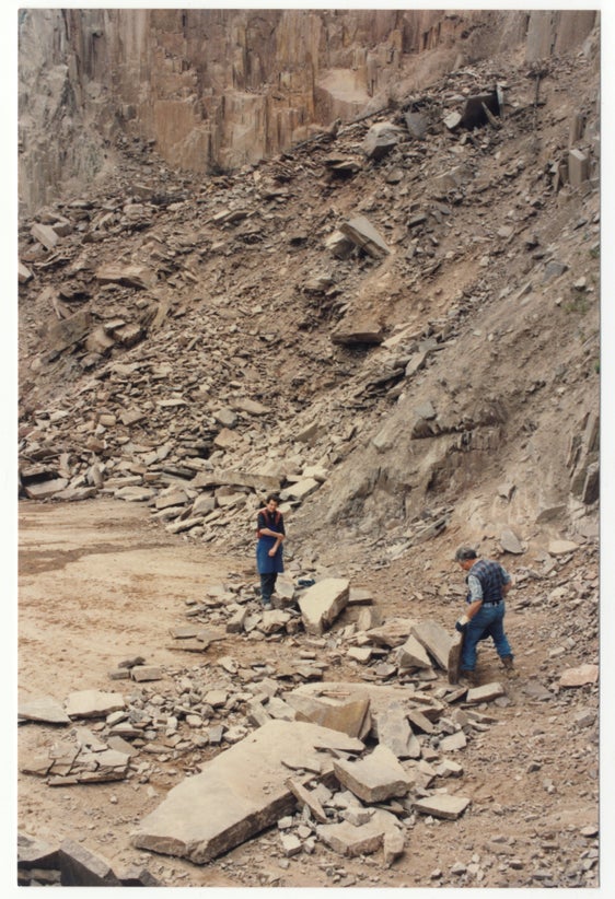 La “Cava Parisi”, un giacimento dismesso di porfido a Bronzolo: fino alla fine del XIX secolo l’estrazione di questa pietra era fiorente, soprattutto tra Merano e Trento. (Foto: Bruno Canali)