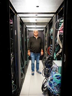 Siag-Direktor Stefan Gasslitter vergleicht das Datenzentrum mit einem Herzen: Wenn es nicht schlägt, liegt die Landesverwaltung lahm (Foto: LPA/Fabio Brucculeri)