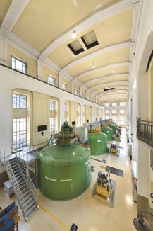 5,5 miliardi di chilowattora di energia elettrica da fonte idroelettrica vengono prodotti ogni anno in Alto Adige in circa 1000 centrali di varia grandezza: qui quella di Cardano. (Foto: Alperia)