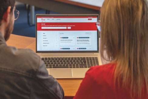 Nel nuovo myCIVIS sono disponibili informazioni su tutti i servizi dell’Amministrazione provinciale dell’Alto Adige. (Foto: Greta Stuefer)