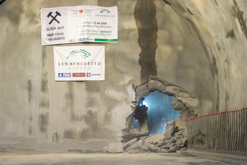 Die Arbeiten am Tunnel der Nordwestumfahrung in Meran gehen
planmäßig voran. (Foto: Landesabteilung Tiefbau)

