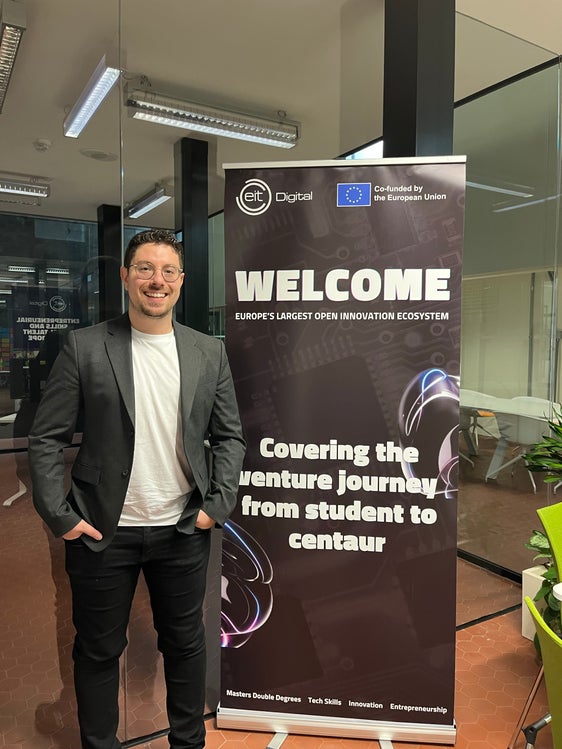 Cristian Frigo offre alle startup altoatesine del NOI Techpark di Bolzano consulenza e supporto per la realizzazione di progetti nel campo della digitalizzazione. Foto: EIT Digital