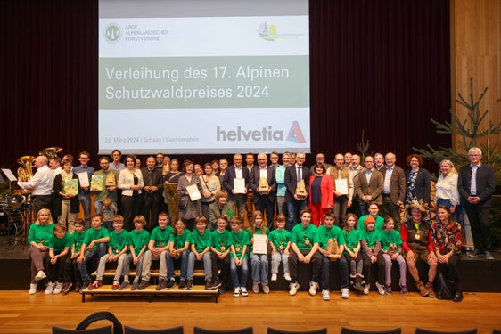 La campagna informativa “Insieme contro il bostrico – osservare e intervenire” della Provincia autonoma di Bolzano ha vinto il Premio bosco di protezione in Liechtenstein nella categoria “Stampa”. 8Foto: ASP/Ripartizione Servizio forestale)
