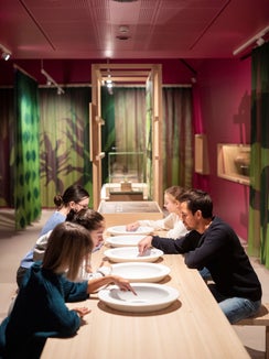 Sostenibilità non è solo la tutela dell’ambiente: anche l’inclusione e un’educazione di qualità per tutti sono temi chiave della strategia di sostenibilità dei Musei provinciali. (Foto: Marion Lafogler)