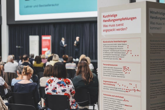 Was muss passieren? Beim Bildungsdialog wurden kurz-,mittel- und langfristige Handlungs-empfehlungen erarbeitet. Die Umsetzung läuft bereits und kann online mitverfolgt werden.
(Foto: Andreas Senoner)