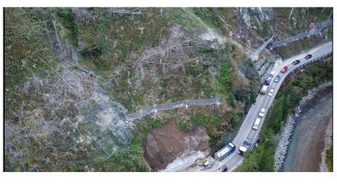 
Fotografies di lëures per seguré: suinsom l rone iel unì metù rëies y rëms,sun la fotografia japé vëijun l mur nuef che segurea l rone. (Foto: USP/Repartizion provinziela per l frabicoz sot a tiera)