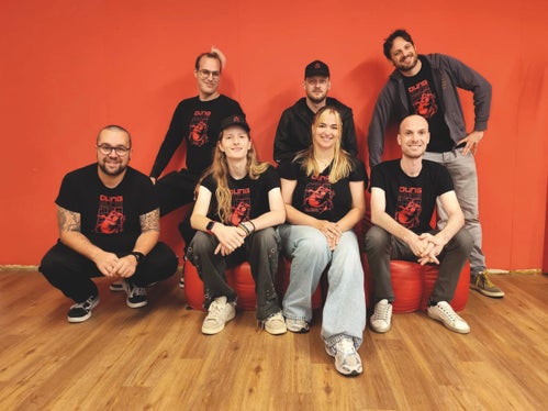 Pieni di energia: il nuovo consiglio direttivo ell’associazione DUNG con (da sinistra) Christian Kofler (presidente), Valentin Meyer, Moritz Markart, Raffael Thaler, Martina Nothegger, Damian Psenner e Michael Hofer (vicepresidente). (Foto: DUNG)