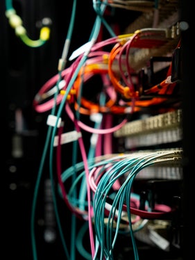 Höchste Sicherheitsstufe nicht nur bei den Zugangsbestimmungen: Auch alle Leitungen – Energie und Datenleitungen – müssen doppelt gelegt sein (Foto: LPA/Fabio Brucculeri)