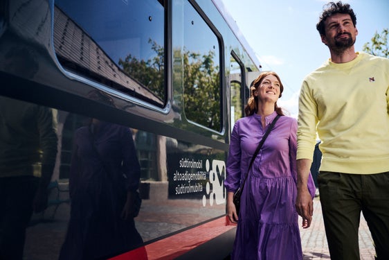 Validare, salire a bordo e partire: con il nuovo altoadigemobilità Fix365, per soli 250 euro annui, si può viaggiare per un numero illimitato di chilometri. (Foto: IDM Alto Adige/Manuel Ferrigato)