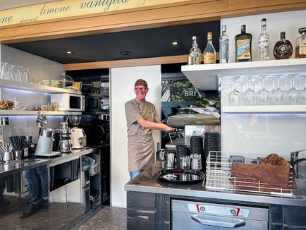 „Respekt bedeutet rücksichtsvoll zu sein – auch in stressigen Situationen”, ist Walter Job von der Gelateria Brivido überzeugt. (Foto: Martina Leitner)