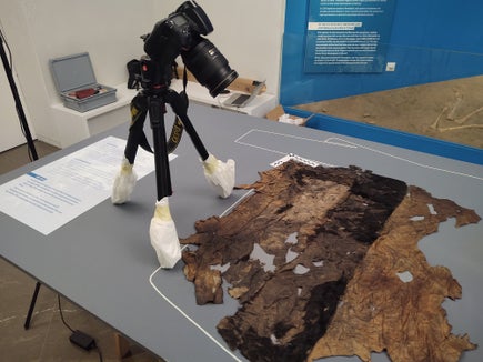 Hochauflösende Bilder aus unzähligen Blickwinkeln: Ötzis Kleider und Ausrüstung. (Foto: Südtiroler Archäologiemuseum/Arc Team)