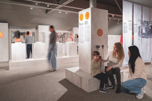 Ingresso gratuito per i giovani: 50 spazi espositivi, tra cui anche il Museo Archeologico dell’Alto Adige, aderiscono all’iniziativa estiva “Summer Museum”. (Foto: Museo Archeologico dell'Alto Adige/Manuela Tessaro)