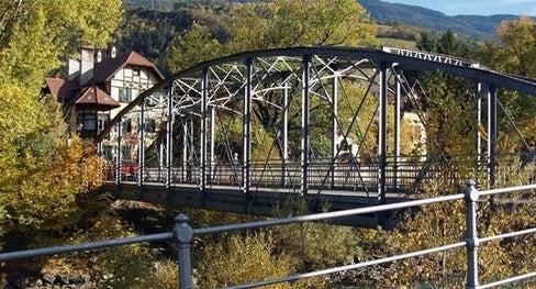 Für die denkmalfachliche Instandsetzung der Widmannbrücke in Brixen hat das Landesdenkmalamt internationale Experten für  historische, vernietete Metallkonstruktionen in das Restaurierungskonzept eingebunden. (Foto: LDA)