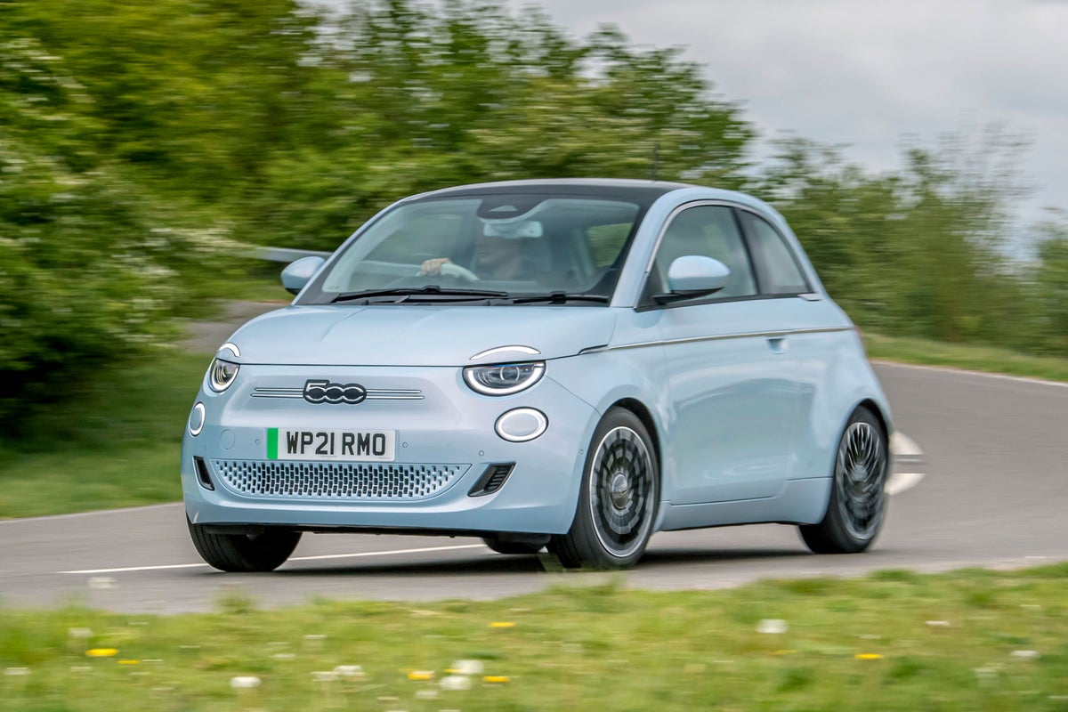 Fiat 500 Electric Review | heycar