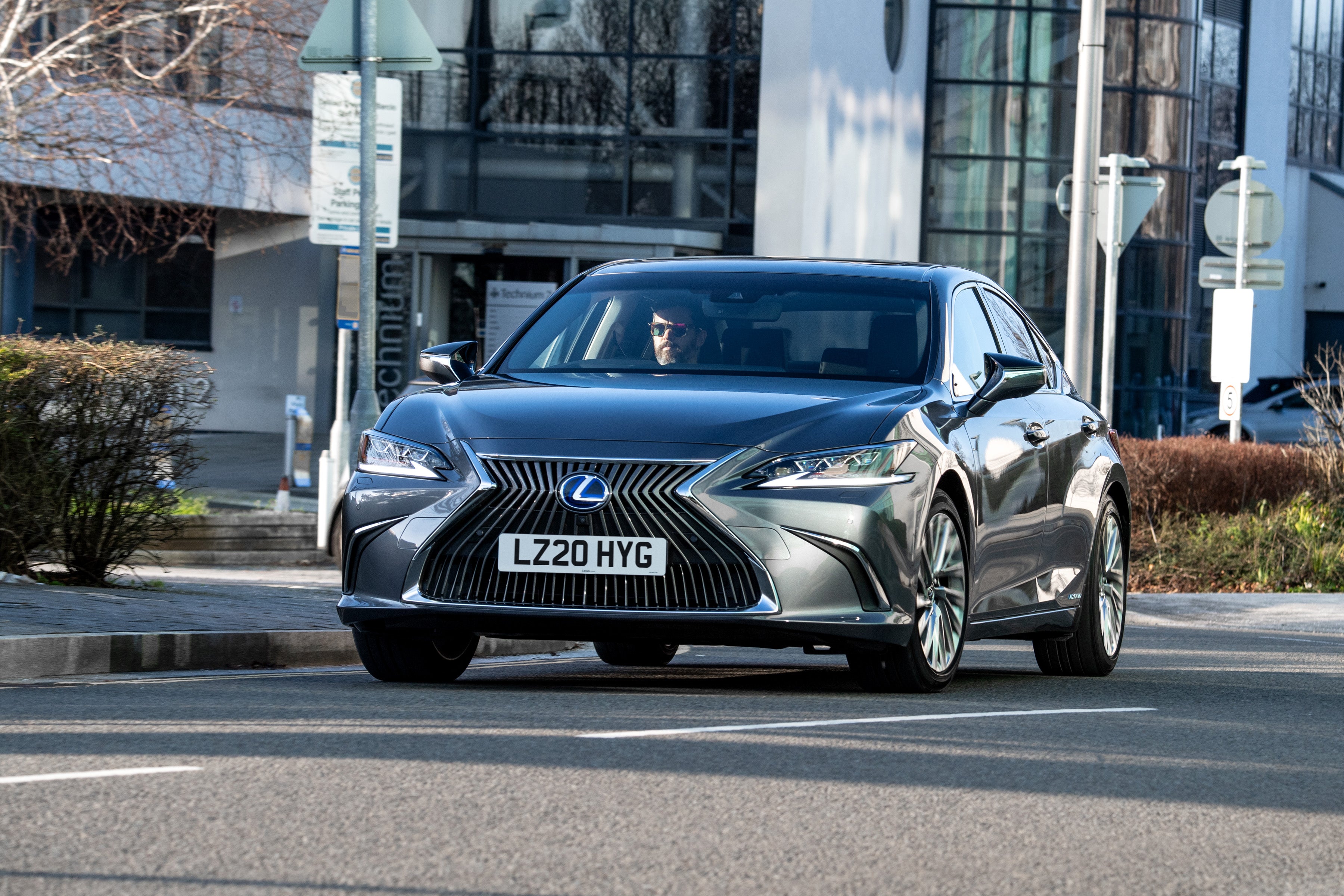 Lexus ES front exterior