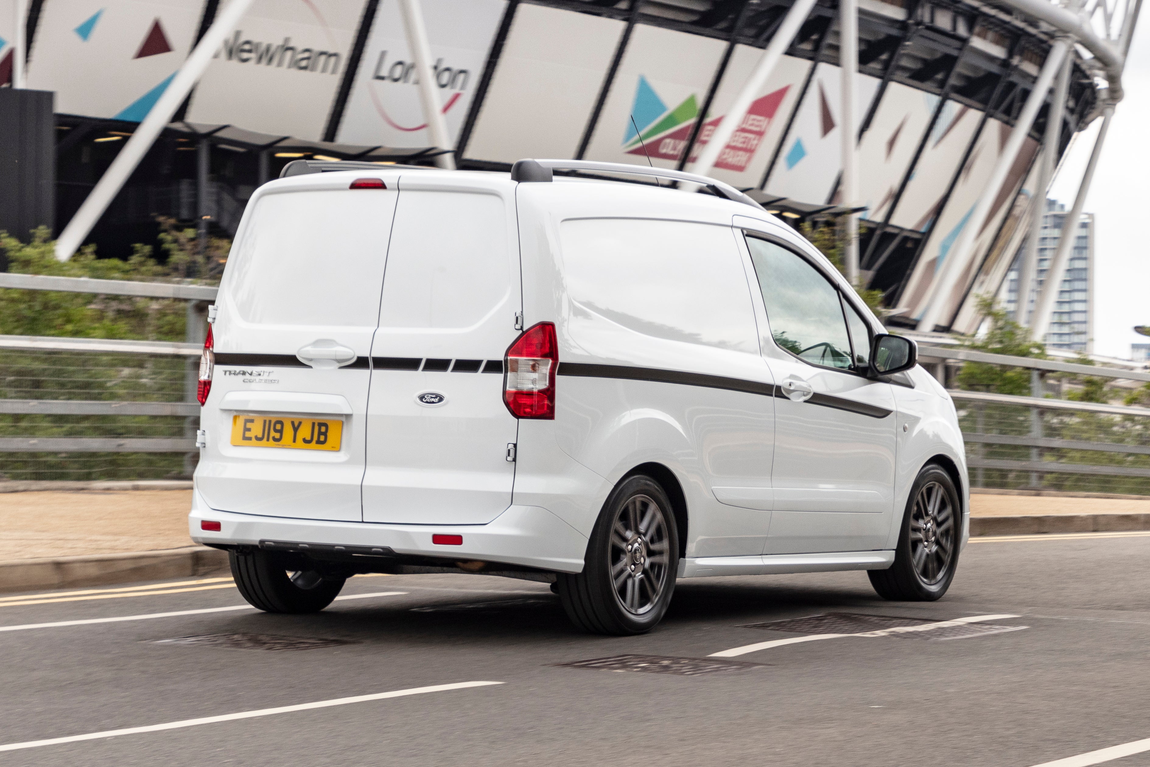 ford transit courier sport 2019