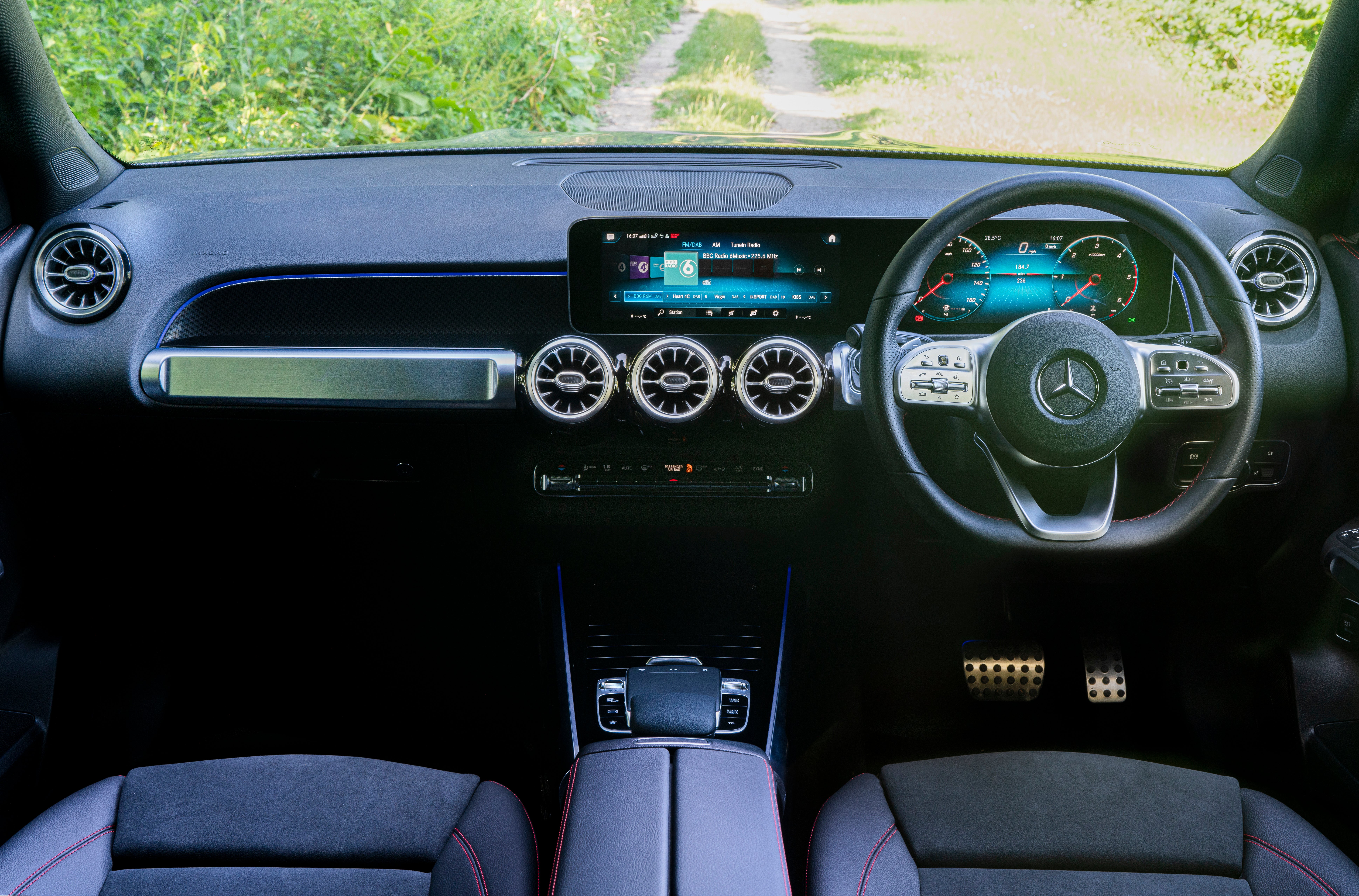 Mercedes GLB interior