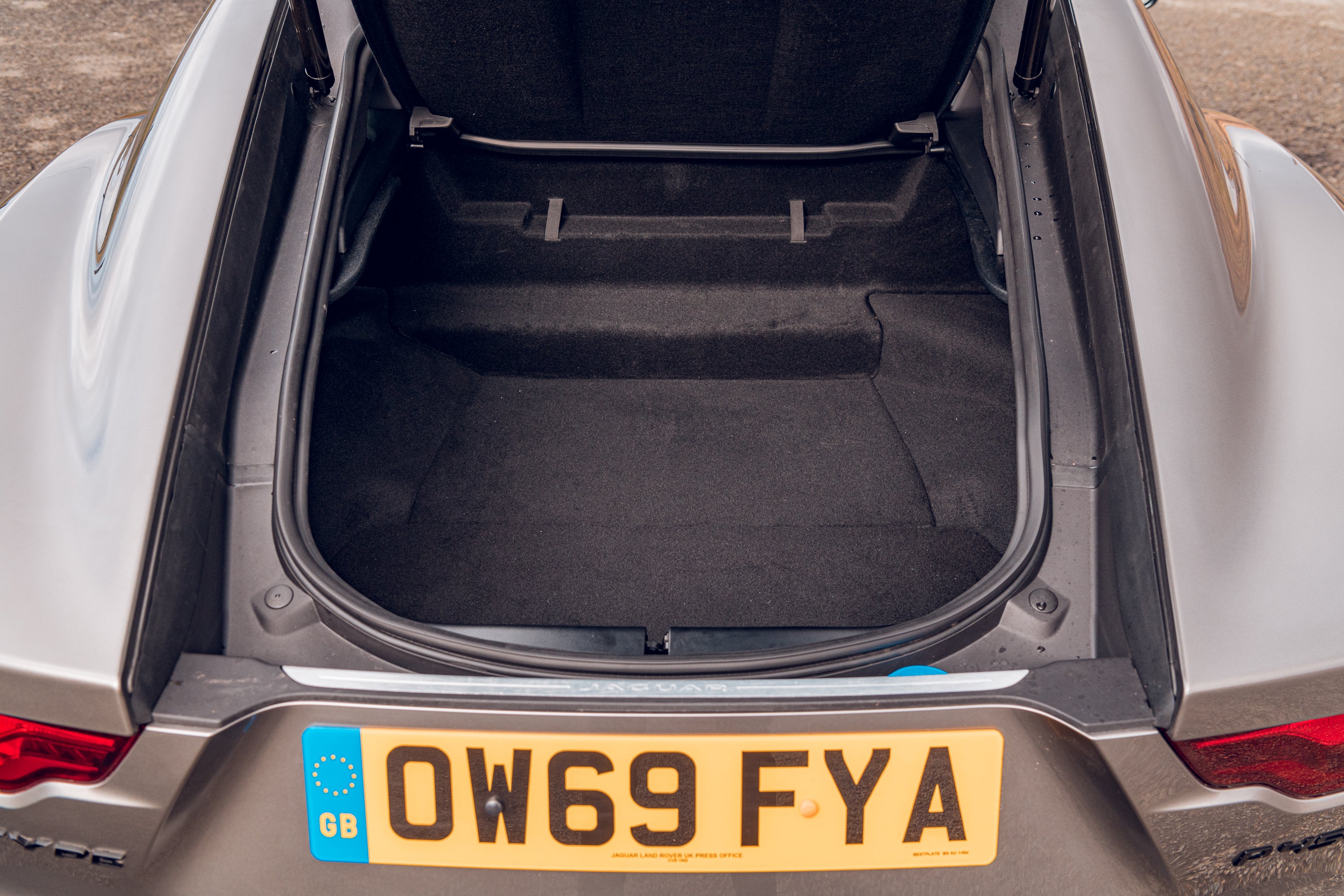 jaguar f type isofix