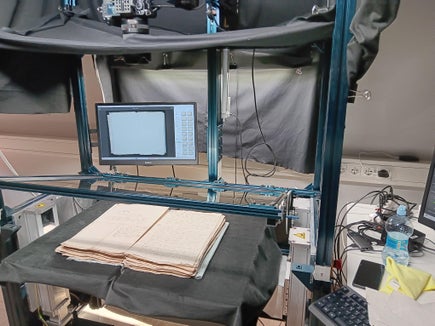 Foto: scanner per la digitalizzazione del materiale archivistico, Biblioteca provinciale italiana Claudia Augusta