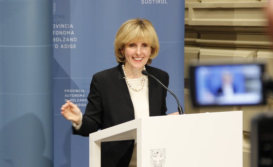 Il 17 febbraio 2023, l'assessora provinciale al sociale Waltraud Deeg,  presenterà i principali dati salienti sulle prestazioni familiari erogate per l'anno 2022 (Foto: ASP/Greta Stuefer)