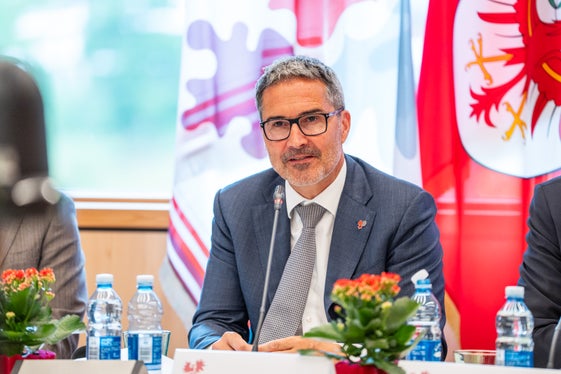 Il presidente della Provincia autonoma di Bolzano Arno Kompatscher ha partecipato, in rappresentanza dell’Alto Adige, alla riunione della Giunta dell’Euregio. (Foto: Land Tirol/Fitsch)