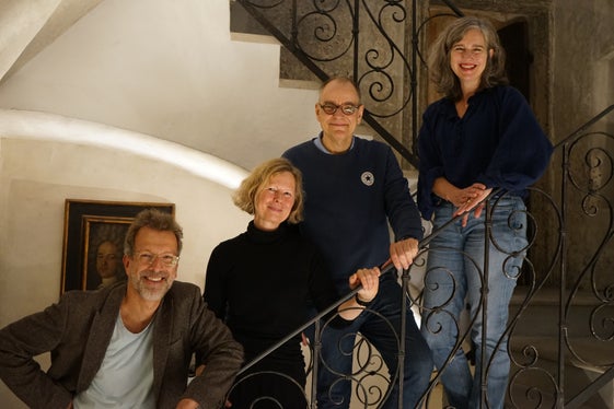 Im Herbst 2024 kamen (v.l.) Karsten Teich, Silke Schlichtmann, Karl Olsberg und Stefanie Taschinski im Rahmen der Lesewoche nach Südtirol. (Foto: LPA/Amt für Bibliotheken und Lesen/Daniela Huebser)