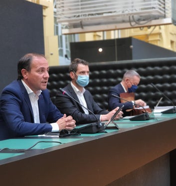 LR Vettorato (l.): Mit BrennerLEC ist es gelungen, entlang der Brennerautobahn einen emissionsarmen Korridor zu schaffen. Neben dem LR stellten (v.l.) Vallazza und Costa das Projekt vor. (Foto: LPA/Thomas Laconi)