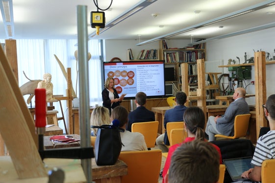 L'Intendente scolastica ladina, Edith Ploner, ha evidenziato come le iscrizioni alle scuole della Val Gardena e della Val Badia risultino stabili. (Foto: ASP/Ingo Dejaco)