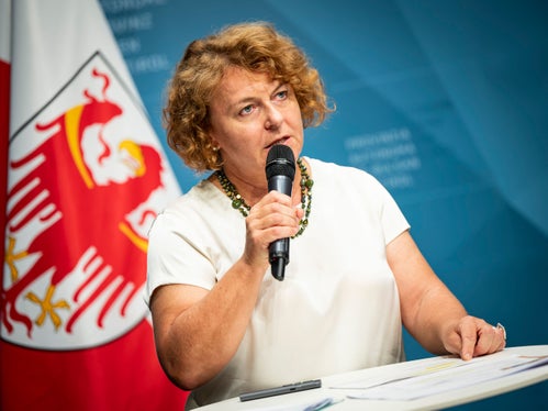 “Stiamo concentrando il nostro lavoro di rete nel settore delle demenza, anche attraverso il percorso di assistenza per la demenza”, ha sottolineato l'assessora provinciale Rosmarie Pamer. (Foto: USP/Fabio Brucculeri)