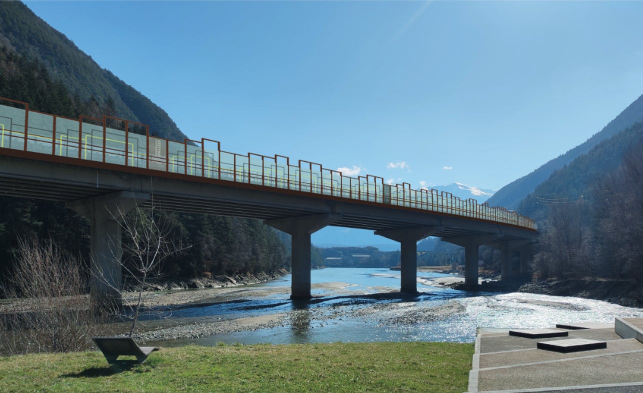 Ridurre l'inquinamento acustico lungo l'autostrada: questo l'obiettivo dell'autostrada A22, per il quale sono state costruite o rinnovate nuove barriere antirumore. L'immagine mostra il rendering della barriera antirumore ponte Fortezza. (Fonte: Autostrada del Brennero A22)