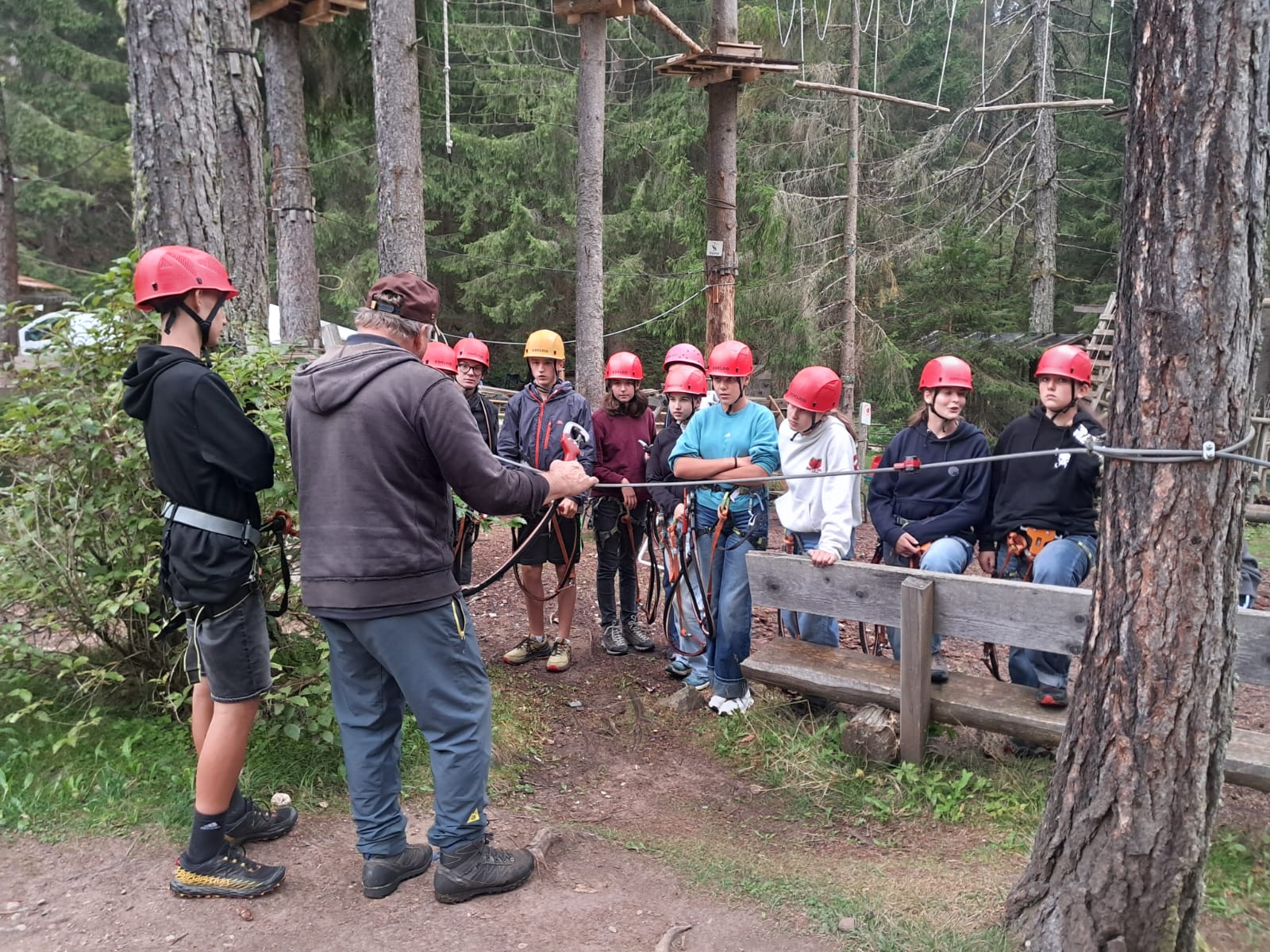 Die erlebnispädagogischen Tage der Schülerinnen und Schüler der ersten Klassen der Fachschule Laimburg boten Raum für persönliches Wachstum. (Foto: LPA/Fachschule Laimburg)