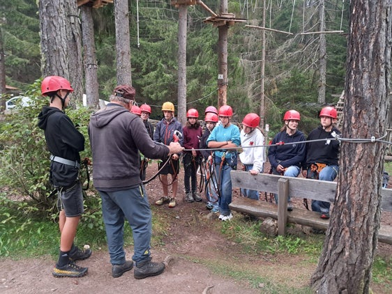 Die erlebnispädagogischen Tage der Schülerinnen und Schüler der ersten Klassen der Fachschule Laimburg boten Raum für persönliches Wachstum. (Foto: LPA/Fachschule Laimburg)