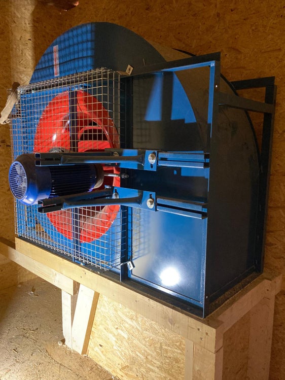 Die Landesregierung hat in ihrer gestrigen Sitzung auf Vorschlag von Landwirtschaftslandesrat Luis Walcher einer Erhöhung der Beiträge für Innenmechanisierung der landwirtschaftlichen Betriebe zugestimmt, dazu gehört etwa ein Heubelüfter (im Bild). (Foto: LPA/Landesamt für Landmaschinen und biologische Produktion/Martin Stuppner)