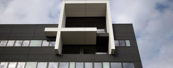 Im "Archimod"-Gebäude in der Bozner Giottostraße hat die Landesdruckerei ihren Sitz. (Foto: LPA)