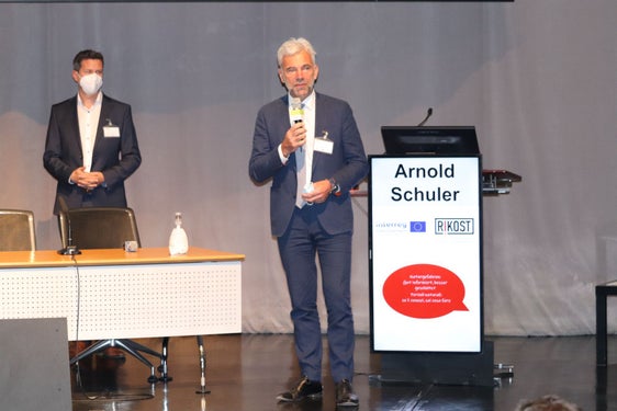 Veranstaltung an der Eurac gemeinsam eröffnet: der Kärntner Katastrophenschutzlandesrat Daniel Fellner (li.) und sein Südtiroler Amtskollege Arnold Schuler (Foto: LPA/Maja Clara)