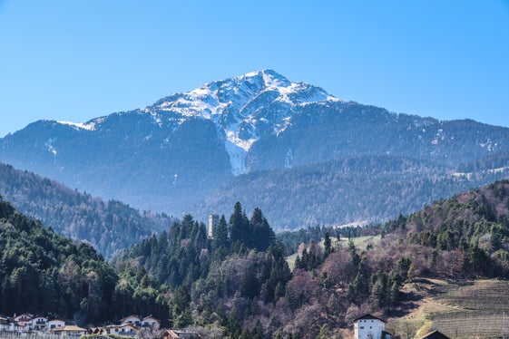 Bild des Monats März 2026: Zwingenburg mit Laugen (Foto: LPA/Martin Geier)
