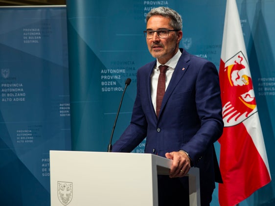 Il presidente Kompatscher prima del viaggio a Bruxelles: "È urgente anche un'azione a livello europeo per consentire la regolamentazione delle popolazioni di orsi e lupi"  (Foto: ASP/Fabio Brucculeri)
