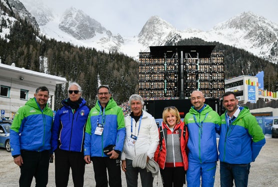 Da sinistra Alfreider, il presidente del Coni Giovanni Malagò, il Ministro Abodi, l'assessora provinciale Waltraud Deeg, Schuster e il presidente del Comitato di Anterselva Lorenz Leitgeb (Foto: Comitato Coppa del Mondo Biathlon Anterselva)