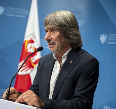 Grazie alle innovazioni introdotte nel percorso formativo vogliamo garantire il mantenimento di un'elevata qualità&nbsp;e, allo stesso tempo, lo adeguiamo alle esigenze attuali, ha spiegato l'assessore Hubert Messner. (Foto: USP/Fabio Brucculeri)