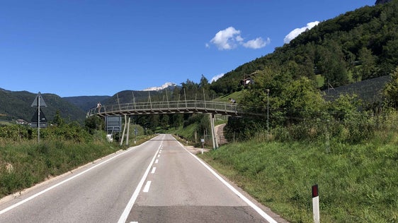 Für mehr Sicherheit sollen in Kalditsch (Gemeinde Montan) zwei Überführungen für Radfahrende sowie Fußgängerinnen und Fußgänger sorgen.  (Rendering: Landesabteilung Tiefbau)