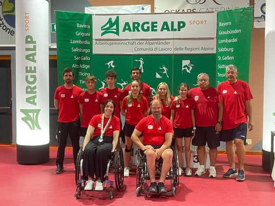 Teilnehmerinnen und Teilnehmr aus Bayern, Salzburg, Tirol, dem Trentino und Südtirol haben sich zwei Tage lang in der Sportzone Pfarrhof am Tischtennis-Turnier beteiligt. (Foto: LPA)
