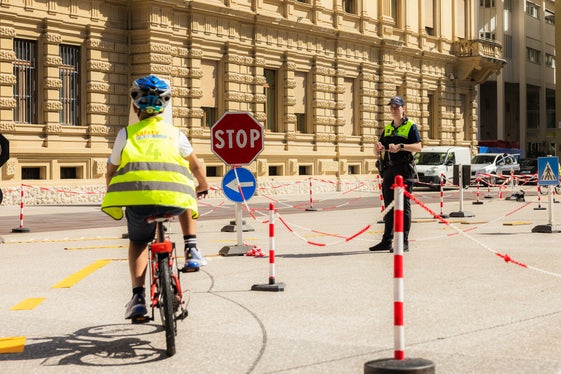 Zum Mobilitätsfest, an dem 80 Kinder teilgenommen haben, gehörte auch ein Fahrradparcours. (Foto: LPA/STA/Ivan Brentegani)