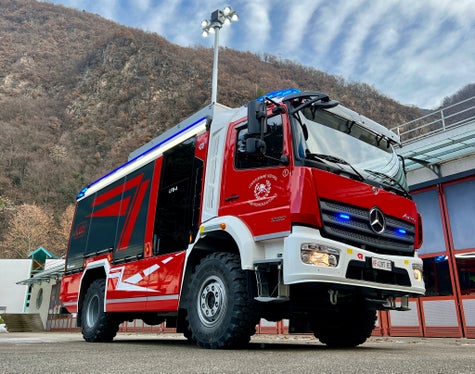 Die Feuerwehrfahrzeuge werden nach ihrer hauptsächlichen Verwendung in verschiedene Fahrzeugtypen unterteilt; im Bild ein Löschfahrzeug mit Bergeausrüstung der Landesfeuerwehrschule in Vilpian. (Foto: LPA/Landesfeuerwehrverband/Diddi Osele)