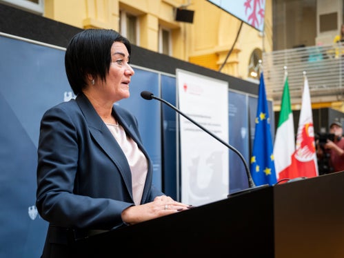 Nel corso della seconda conferenza provinciale sulla sicurezza,  nel cortile interno di Palazzo Widmann, l'assessora provinciale Ulli Mair ha inquadrato politicamente i risultati dello studio sulla sicurezza. (Foto: USP/Fabio Brucculeri)