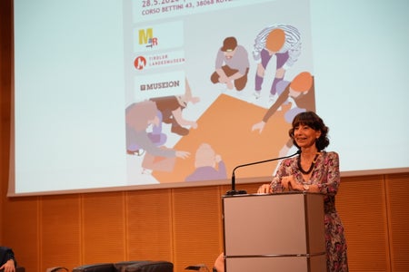 Mart-Direktorin Micol Forti lobte das grenzüberwindende Projekt. (Foto: Euregio/Nicole Zambanini)