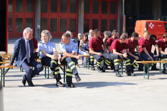 L'assessore  Arnold Schuler, la presidente della Commissione d'esame, Francesca Monti, il formatore, Marco Baldasso (da sin.) (Foto: ASP/Maja Clara)