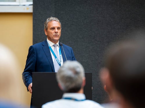 Der Generaldirektor der Alperia AG Luis Amort (im Bild) stellte gemeinsam mit dem Generaldirektor der SASA AG Ruggiero Rossi De Mio das Projekt „Hydrogen Adige Valley“ vor. (Foto: LPA/Fabio Brucculeri)