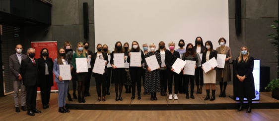 Sono le 20 donne che hanno partecipato con successo all’ottava edizione del Corso di formazione al ruolo Consigliere di amministrazione. Ieri (2 dicembre) la consegna dei diplomi. (Foto: ASP/Wifi)