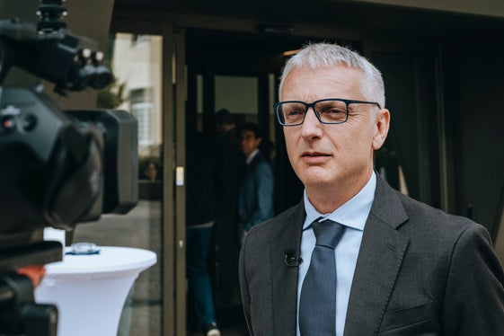 Abbiamo in programma di ampliare ulteriormente l'offerta formativa e di puntare sempre di più sulla formazione orientata alla pratica, ha sottolineato il professor Andrea Gasparella, preside della Facoltà di Ingegneria della Libera Università di Bolzano (Foto: NOI Techpark/Daniele Fiorentino)