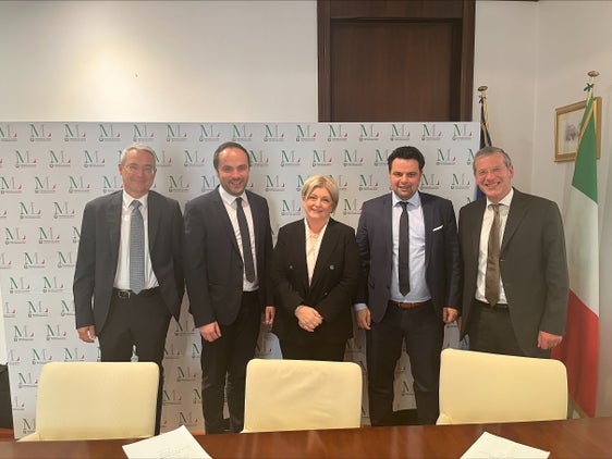 Landesrat Philipp Achammer beim Treffen in Rom mit Arbeitsministerin Marina Elvira Calderone gemeinsam mit dem Südtiroler Senator Meinhard Durnwalder, dem Kammerabgeordneten Dieter Steger und dem Arbeitsrechtsexperten Josef Tschöll. (Foto: LPA/René Ploner)